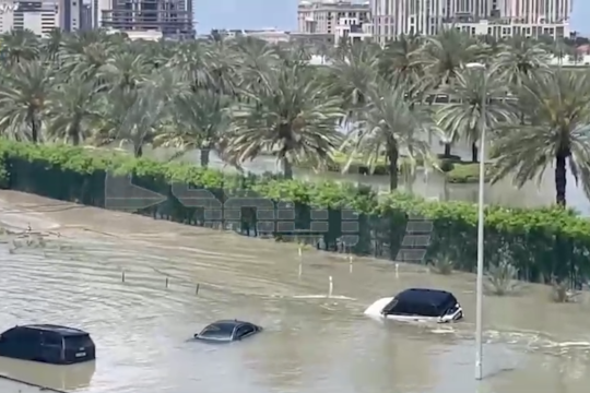 По данным зарубежных СМИ причиной потопа в ОАЭ мог стать посев облаков для смягчения жары