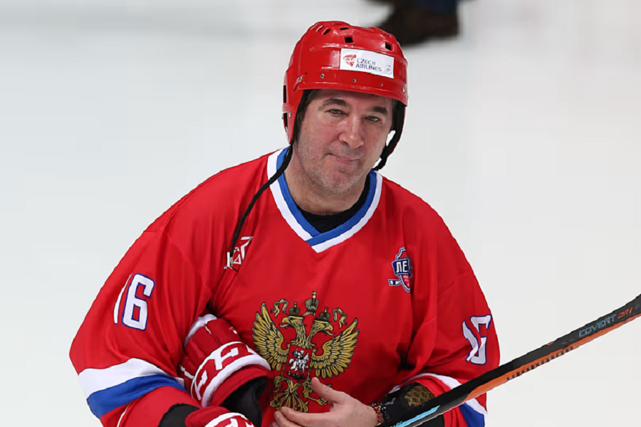 Кожевников отреагировал на крупный штраф ФХР за игру Федотова в КХЛ